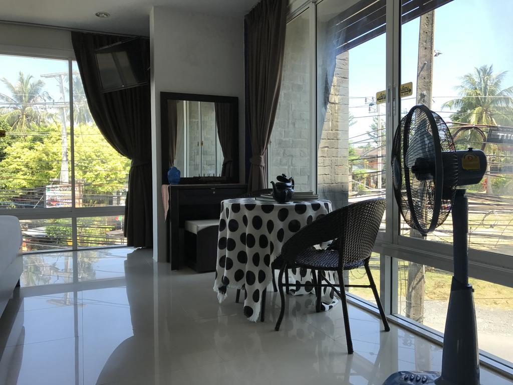 But Different Phuket Boutique Hotel Nai Harn Kültér fotó
