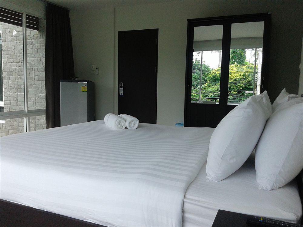But Different Phuket Boutique Hotel Nai Harn Kültér fotó