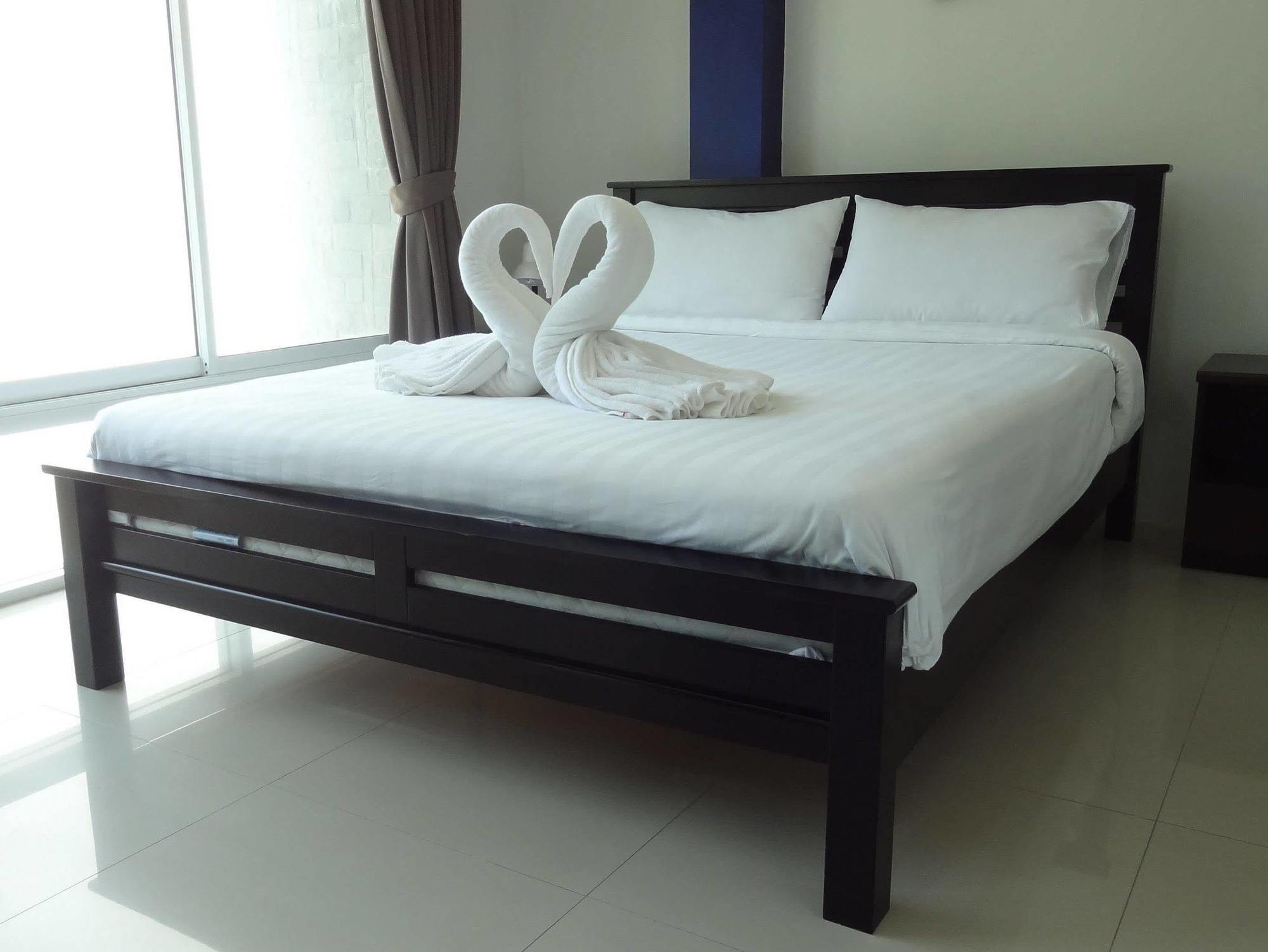 But Different Phuket Boutique Hotel Nai Harn Kültér fotó