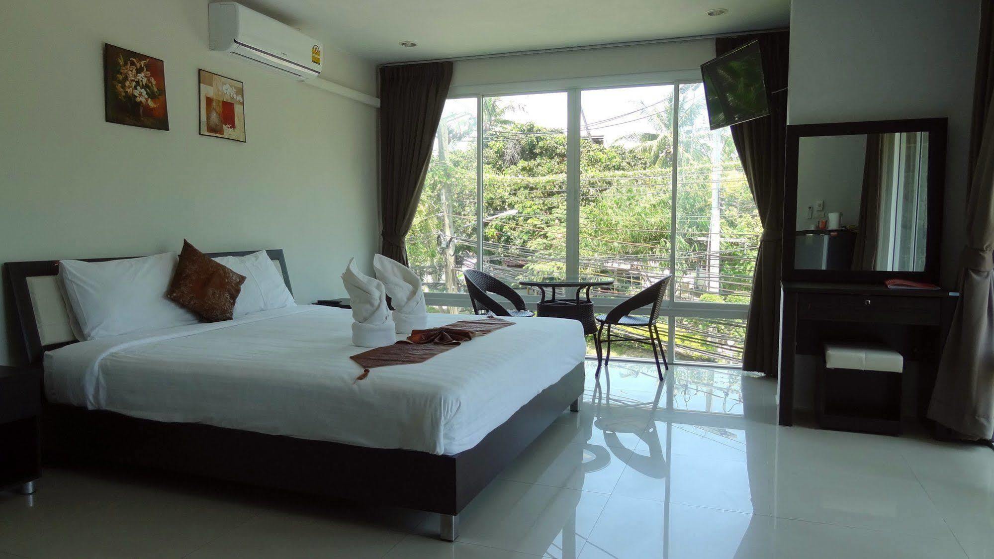 But Different Phuket Boutique Hotel Nai Harn Kültér fotó