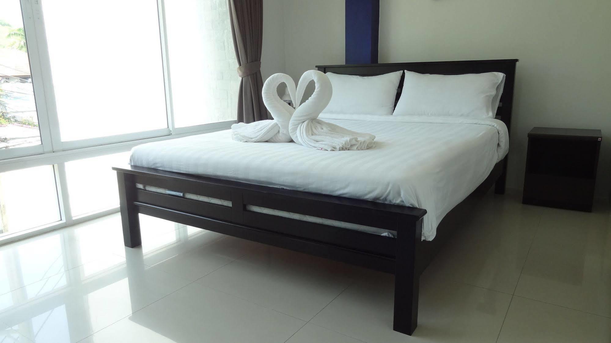 But Different Phuket Boutique Hotel Nai Harn Kültér fotó