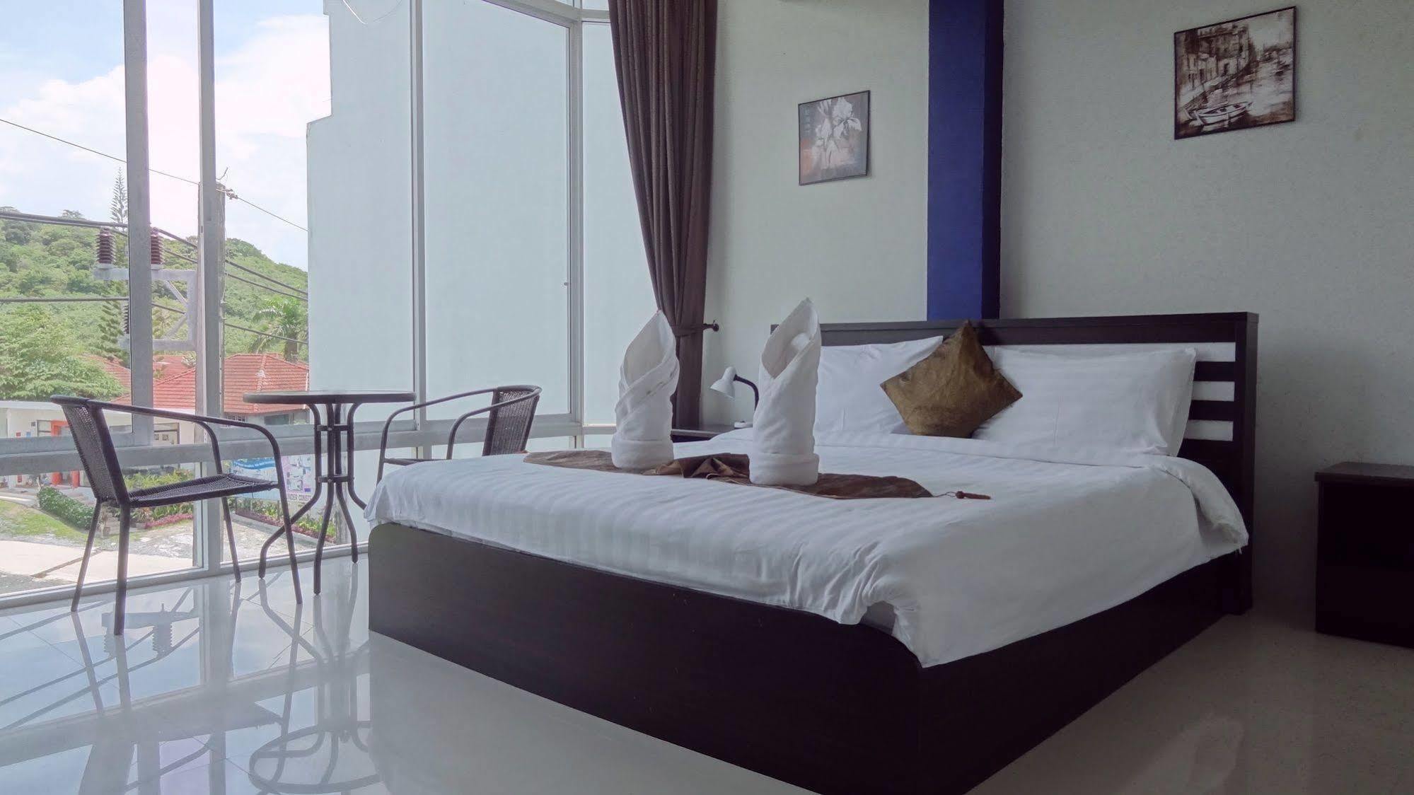 But Different Phuket Boutique Hotel Nai Harn Kültér fotó