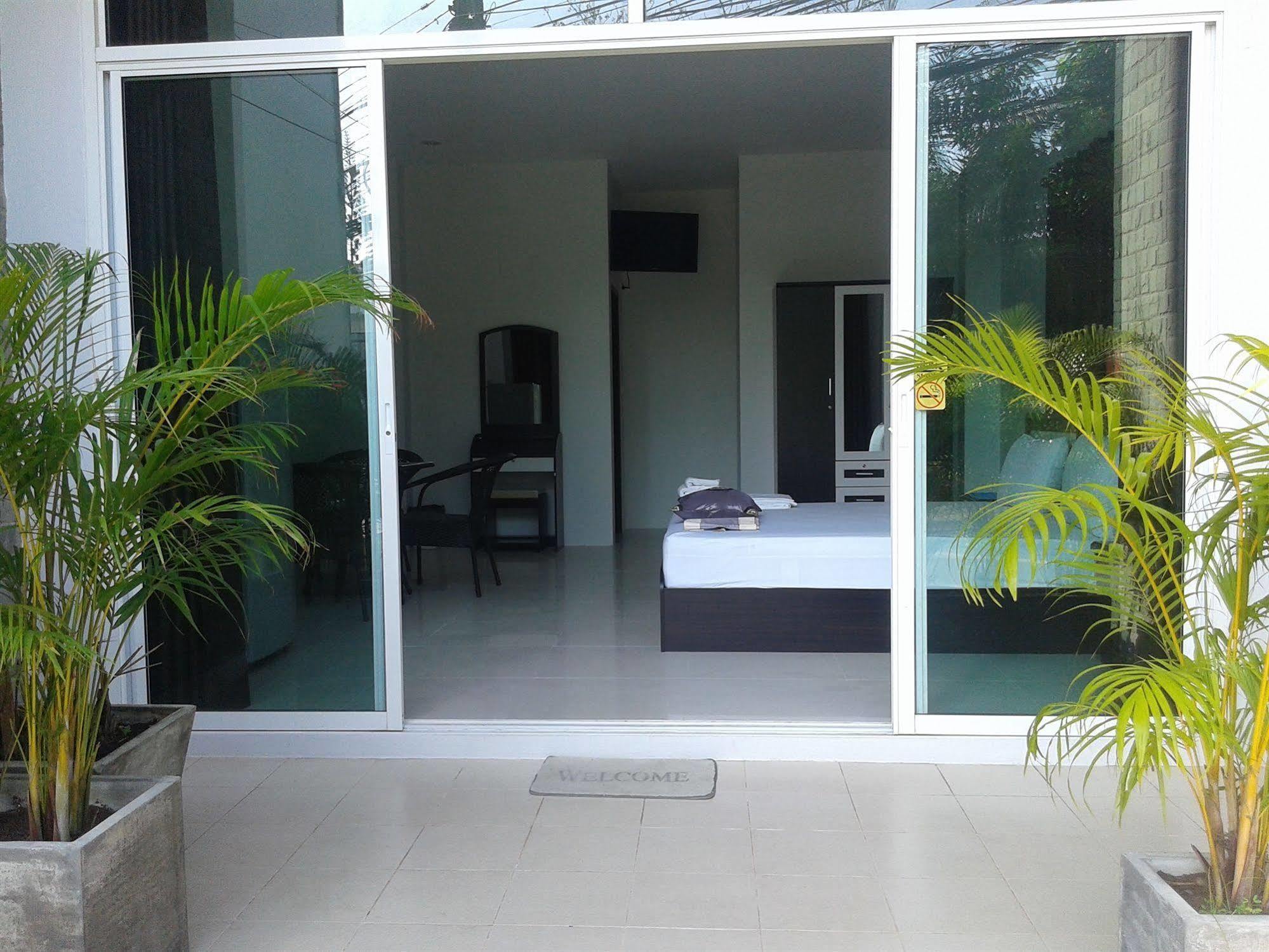 But Different Phuket Boutique Hotel Nai Harn Kültér fotó