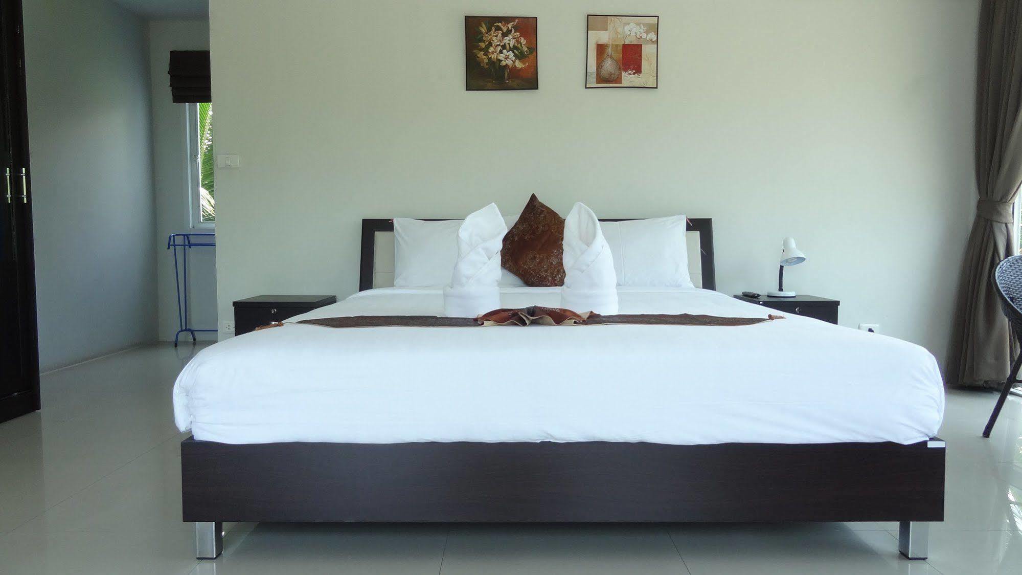 But Different Phuket Boutique Hotel Nai Harn Kültér fotó