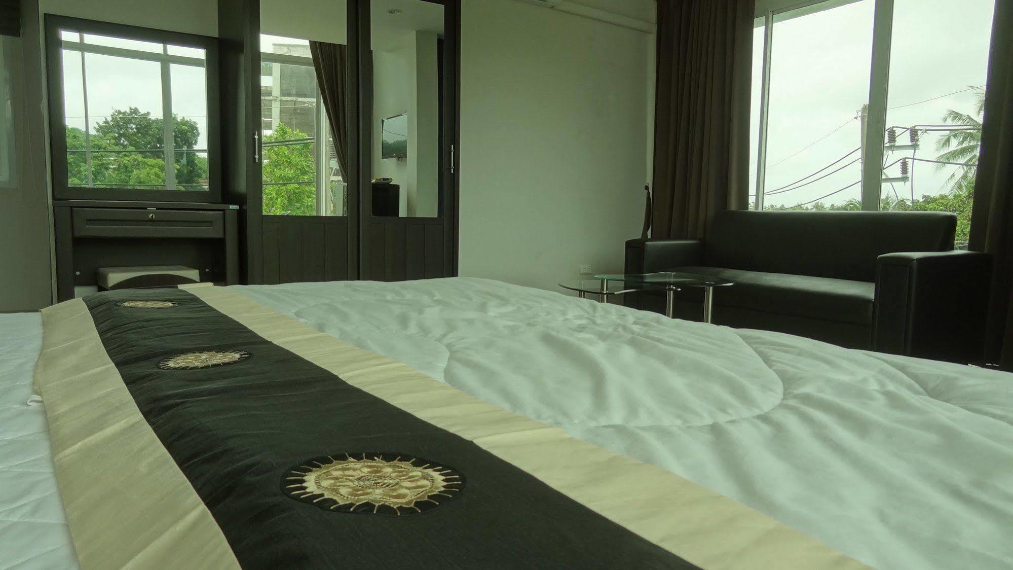 But Different Phuket Boutique Hotel Nai Harn Kültér fotó